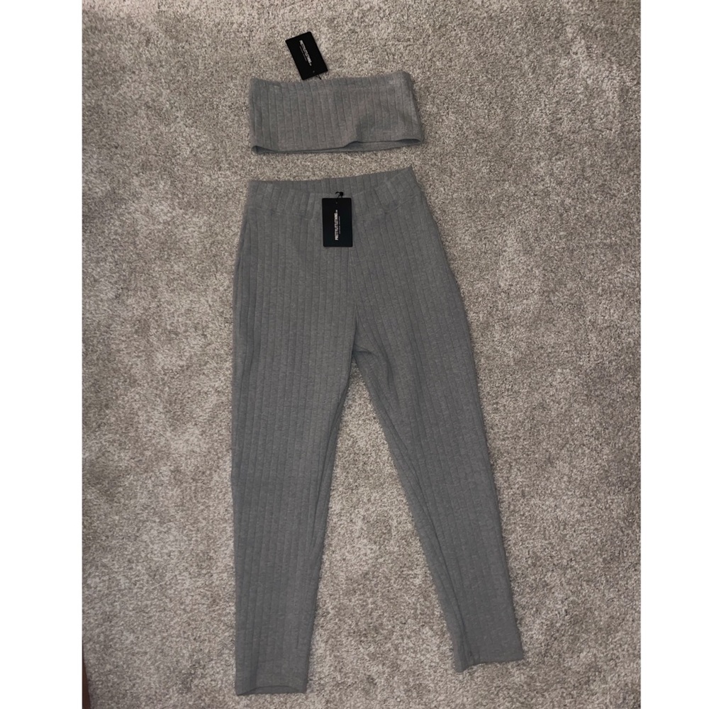 Two piece set - Picture 2 of 2